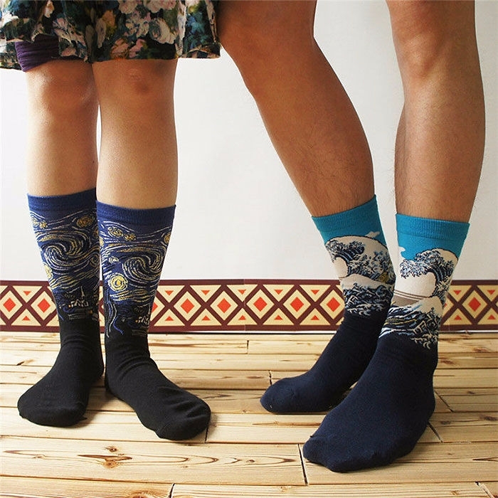 藝術成為品味！歐美大流行的時尚「名畫襪子」　繽紛色彩讓人好想要來一雙！