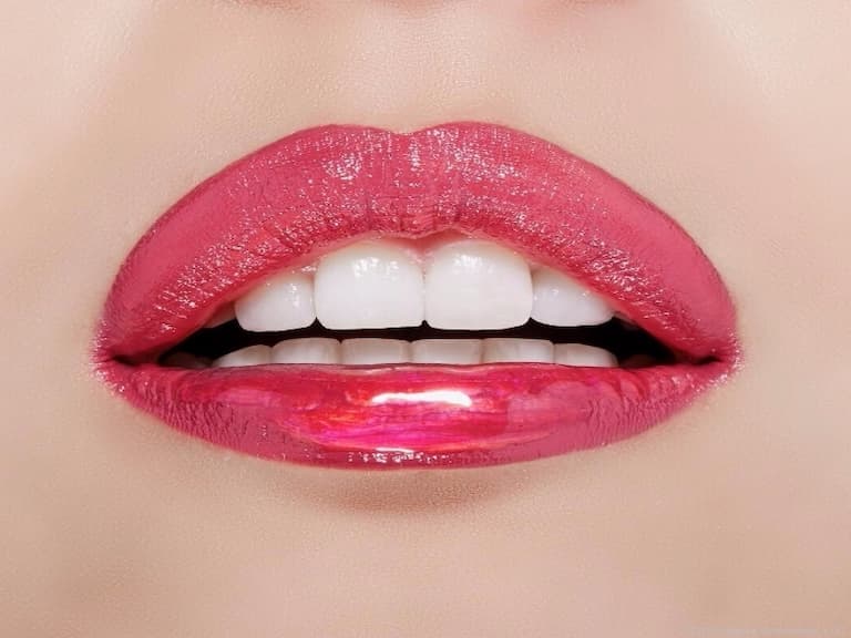 女神必備的唇彩？這支極具人氣的幻彩 Lip Gloss 已經有長長的 Waiting List 了