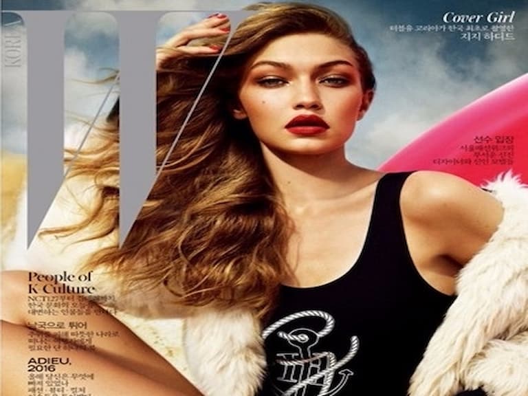 紅到韓國了!Gigi Hadid 登上 W Korea 雜誌封面!沙漠背景前大擺姿態,整片時尚領土都被她佔據了!
