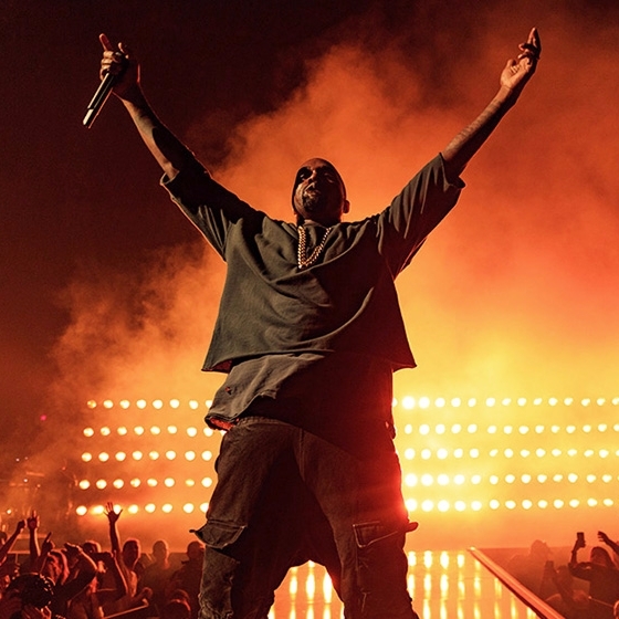 樂迷噓爆！Kanye West 演出途中忽然暴走怒罵，突全面取消 21 場巡唱！