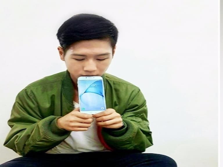 大學生都在瘋這一機？屏東男大生實測體驗！A8到底是怎麼一回事～