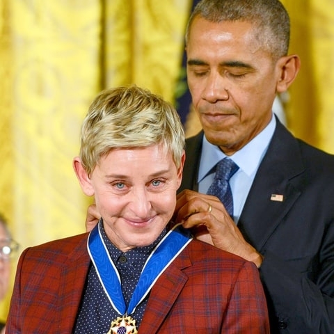 出道30年終獲總統勛章！愛笑的Ellen這次也哭了….