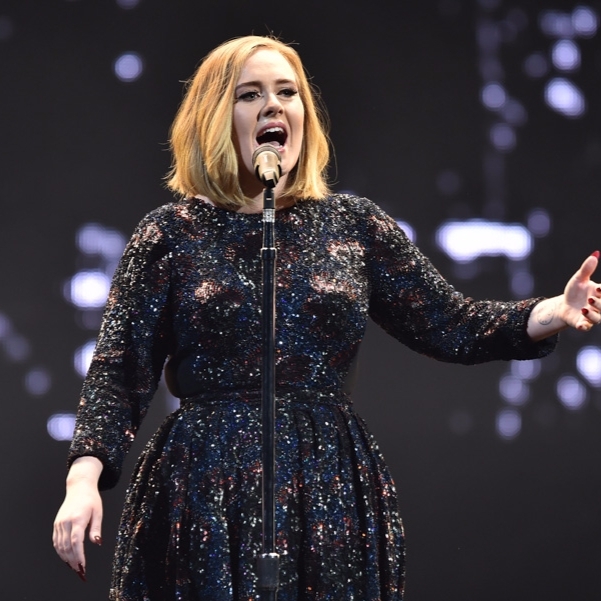 Adele 懷第二胎？演唱會上霸氣宣佈暫別歌迷的原因