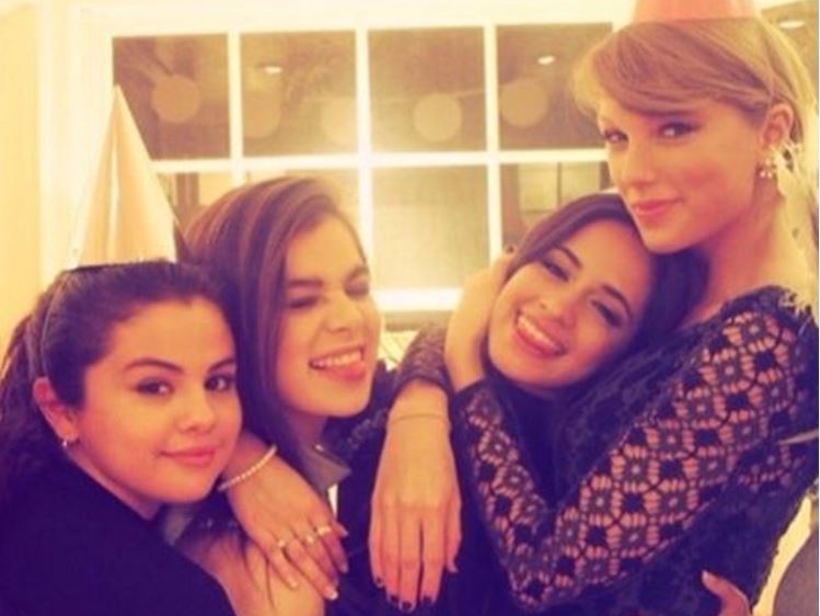 發生了什麼？病後初愈的 Selena 婉拒好閨蜜 Taylor 派對邀請