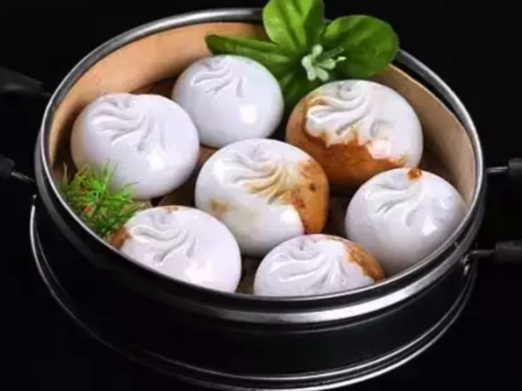 他們用翡翠做了一桌美食，價值高到工作幾輩子都吃不起！