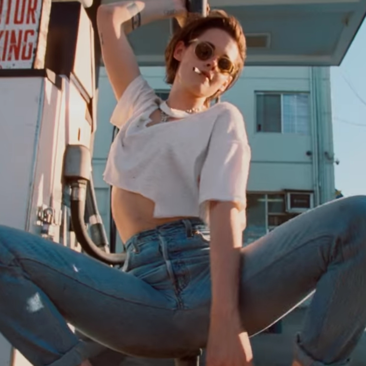 暮光女大爆發！Kristen Stewart 在滾石樂團的新歌 MV 中性感演出