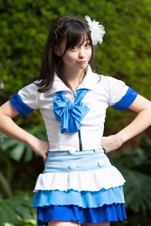 不只是可愛!「天使偶像」橋本環奈穿上 MA-1 首現酷帥的街頭女孩穿搭!