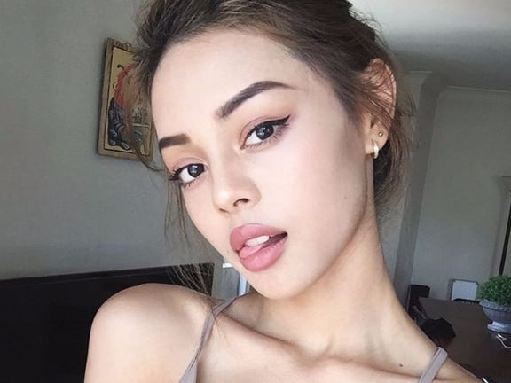 韓國女生愛牌 3CE 推出聯乘了！合作對象不是韓星韓模，而是一位菲澳混血網紅！