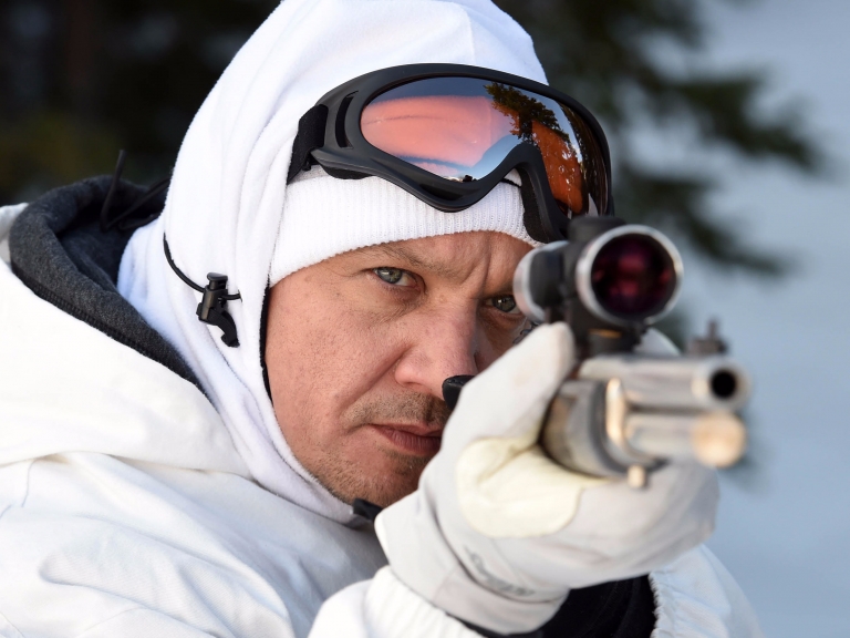 鷹眼和緋紅女巫聯手調查凶殺案！《 Wind River 》新劇照釋出