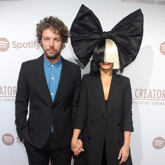 剛喜獲葛萊美提名！澳洲創作歌手 Sia 宣布與老公已經正式離婚！