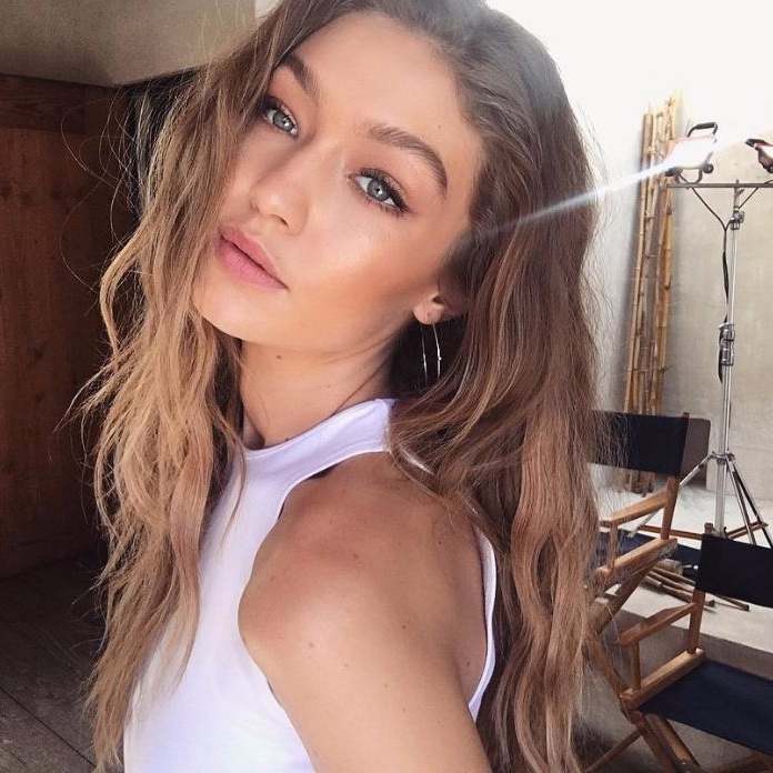 震驚！Gigi Hadid 自爆變瘦之謎，原來她身患隱疾！