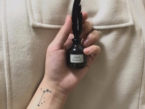 文青女生必買！這支超氣質羽毛墨水筆，竟然是眼線筆來的！