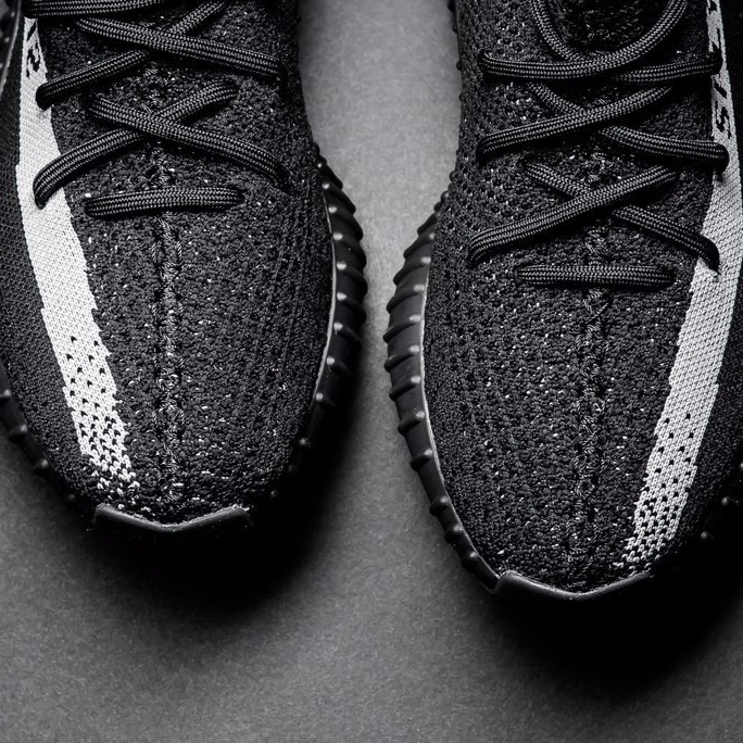 鞋頭偷跑！YEEZY 350 V2 黑白配色居然有 55 雙以上被這人搶先買走....