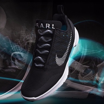 這會不會太帥了？史上第一雙「自動繫鞋帶」鞋款終於量產！Nike HyperAdapt 1.0 讓你帥到沒朋友