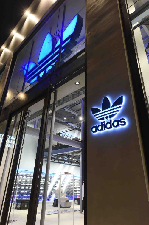 adidas Originals 佔領中台灣 台中公益經典概念店 12/16隆重開幕