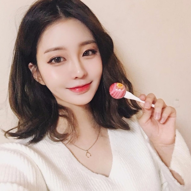 #發現 Instagram：顯色度高又有玩味的唇彩，Chupa Chups 的唇彩糖果棒在韓國火紅極了