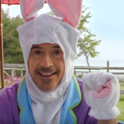 小勞勃道尼兔子裝爆紅　網友又發揮 PS 魂惡搞！