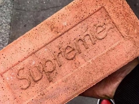 Supreme 推出磚頭後　這個國際精品也出磚頭？！