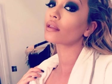 喝醉？Rita Ora Sanpchat 自拍泡澡大露身體險些露點！
