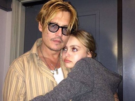 別人的 17 歲！ Lily-Rose Depp 優雅登上法國版《Glamour》封面