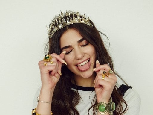 超辣「危險系」女歌手問世！準備好跟著 Dua lipa 引爆街頭了嗎？
