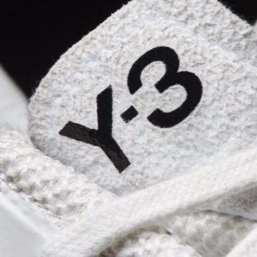 時尚先驅 Y–3 搭載 Adidas Boost 經典鞋底推出全新秒殺款　網友 : 這樣太危險 ! 