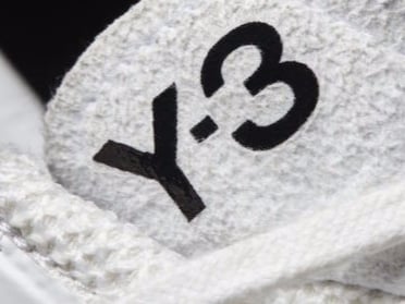 時尚先驅 Y–3 搭載 Adidas Boost 經典鞋底推出全新秒殺款　網友 : 這樣太危險 ! 