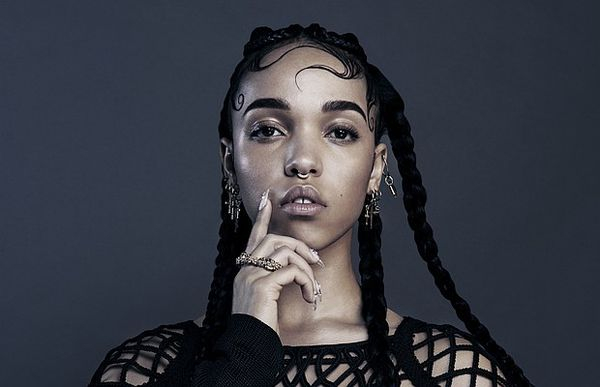 「蛇蠍美學」顛覆你對 NIKE 印象！FKA Twigs 無預警曝光與 NIKE 最新合作短片
