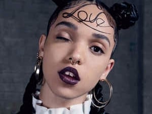 「蛇蠍美學」顛覆你對 NIKE 印象！FKA Twigs 無預警曝光與 NIKE 最新合作短片