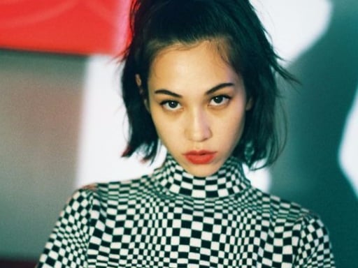 你還在「厭世臉」？現在最流行的名詞是「猩猩顏」！水原希子、前田敦子都上榜！