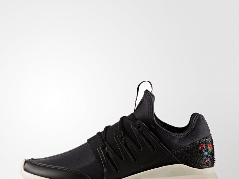 adidas Originals 「雞」年主題的CNY限定款，過年麻將想贏必須穿！