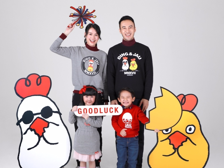 可愛雙寶小雞獻祝福！GIORDANO 親子潮裝陪你過好年