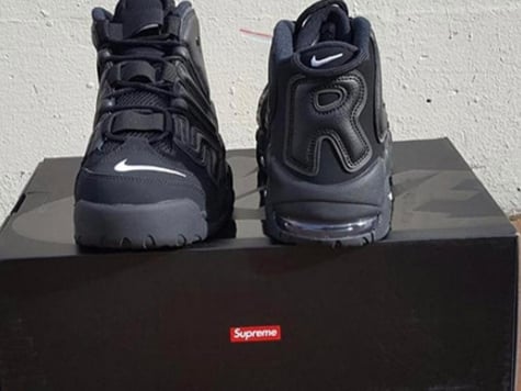 今年初重磅聯名！Supreme x Nike Air More Uptempo 黑色實體鞋款首度曝光！