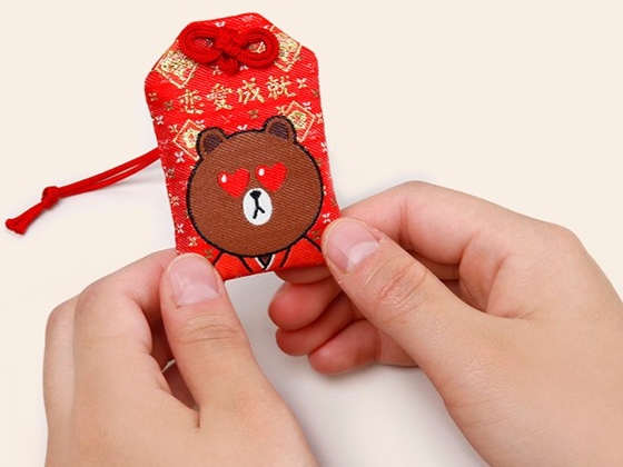 LINE FRIENDS 推出新春限定精品，新一年就讓熊大御守幫你達成心願吧！