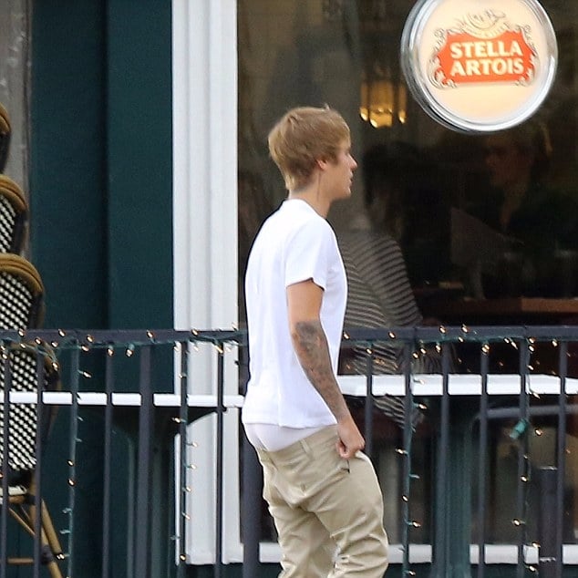 比伯式時尚？小賈斯汀酷愛穿垮褲卻實在太鬆　露出白色內褲逛大街！