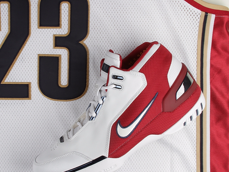 小皇帝 Lebron 與 NIKE 的第一次！ Nike Air Zoom Generation 霸氣復刻