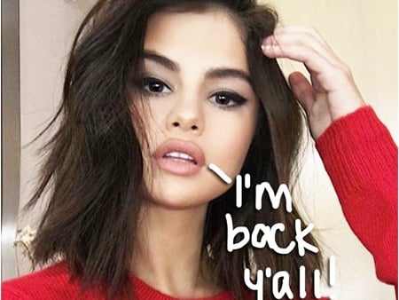 有愛情滋潤的女人果然特別美-Selena Gomez 最新微捲 Lob Hair+半裸照超級性感!