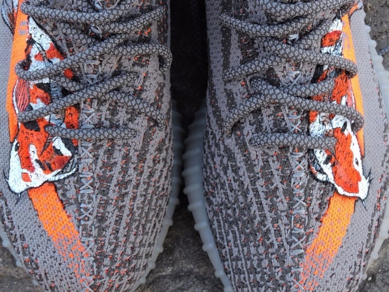 YEEZY BOOST 350 V2　客製化「錦鯉」版本登場！
