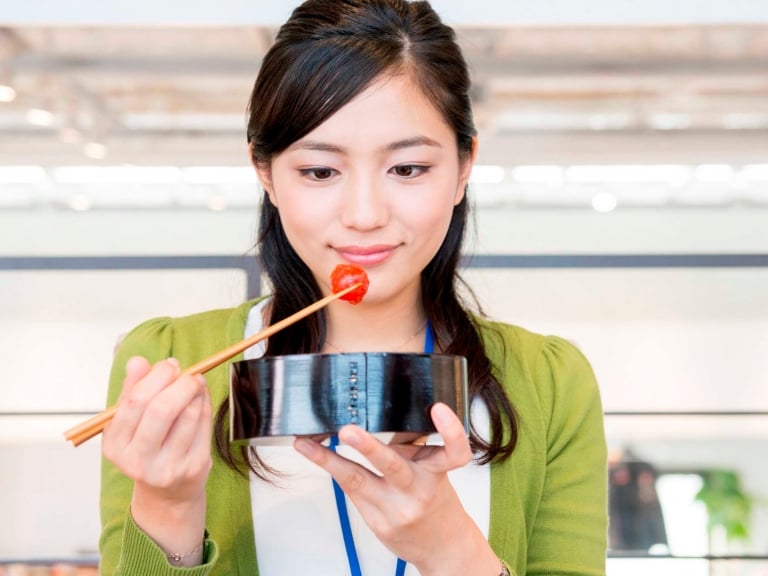 肉食直女ｘ男同天菜的同居生活？！《愛上有機男》充滿美味蔬食料理的愛情喜劇