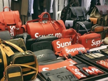 給你滿滿的 SUPREME x LV！神級聯名新品「搶先曝光」，那紅色馬鞍包太美我不敢看！