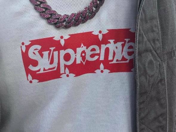 Supreme 史上最強的聯名 Box Logo Tee 應該就是這件了！　不敢想像未來的價錢