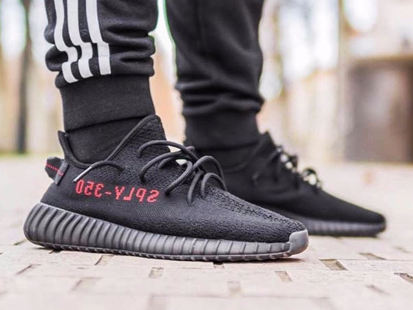 不用再望「YEE」止渴了！YEEZY V2 全新黑紅配色傳將在 2 月開賣