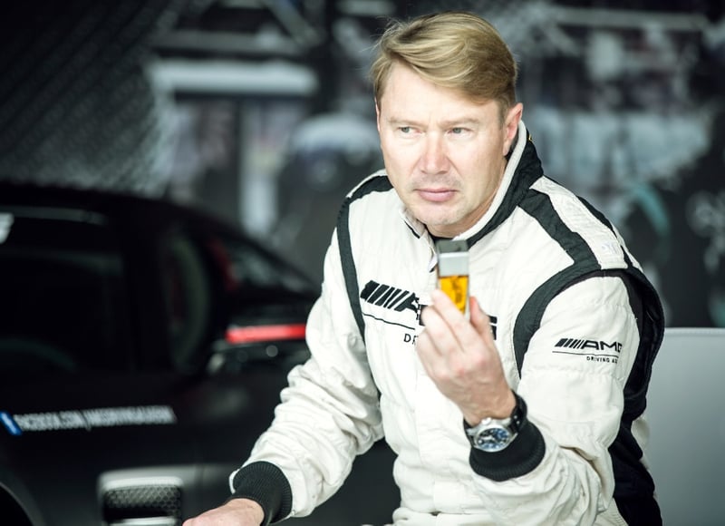 mercedes-amg与f1传奇赛车手联手打造赛道的古龙水「inner force」