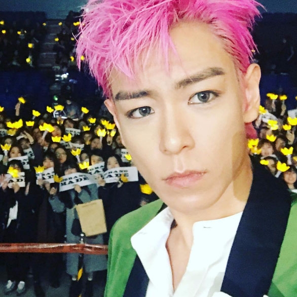 BIGBANG 香港舉辦十週年演唱會落幕　T.O.P.自拍與歌迷告別！