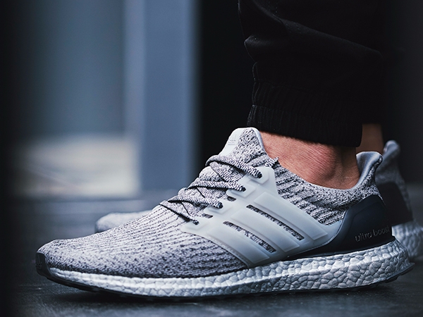 這是屬於未來的配色!adidas 終於出手,超高端限量銀灰色 BOOST 現身!