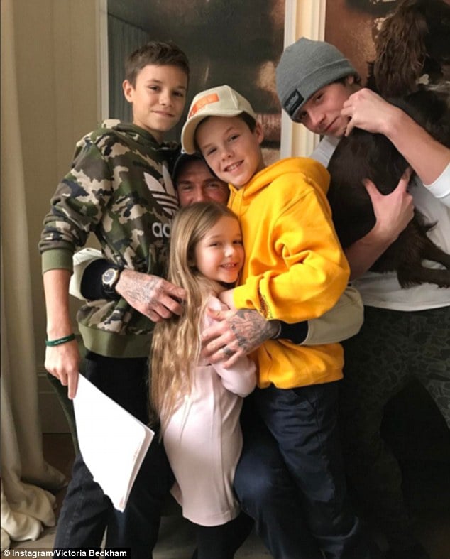 Man 爆了！「最性感男人 」貝克漢步出健身房　汗水淋漓濕透整件 T 恤！