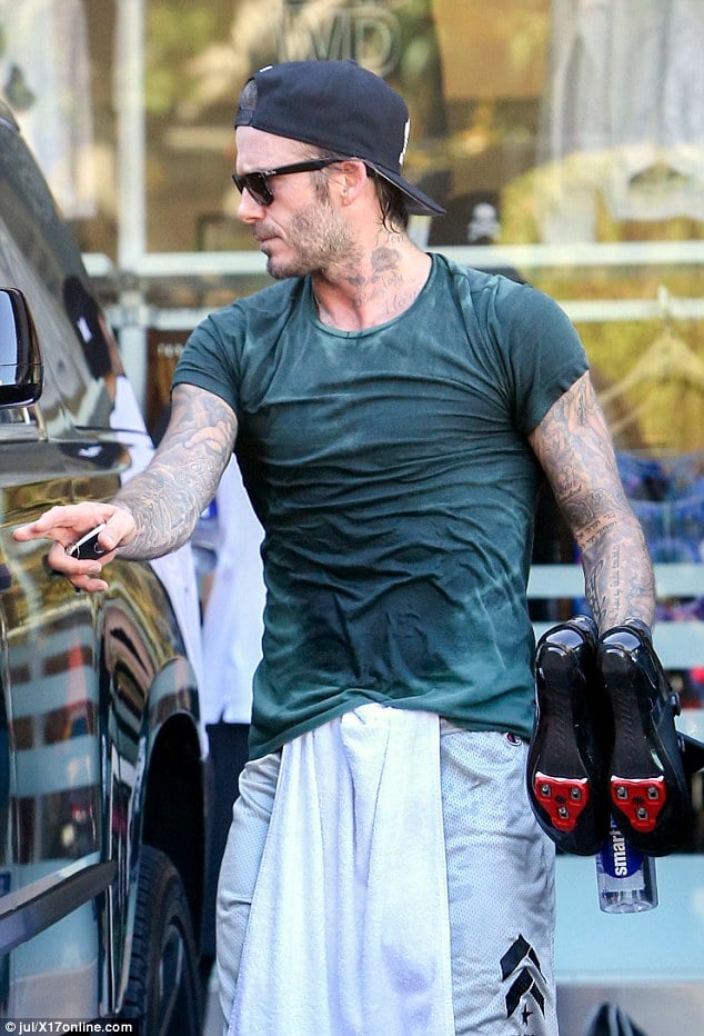 Man 爆了！「最性感男人 」貝克漢步出健身房　汗水淋漓濕透整件 T 恤！