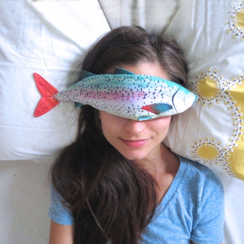 看了好想要！讓你買一條「魚」來敷眼睛　這一款可愛造型眼罩網路走紅！