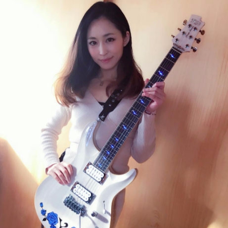 日本正妹 Yuki 飆電吉他　Rocker 魂上身反差也太大！