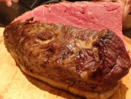 愛吃肉的狂歡！東京店家高級牛排、肉串吃到飽　只要 3500 円就能吃到 7 種肉！